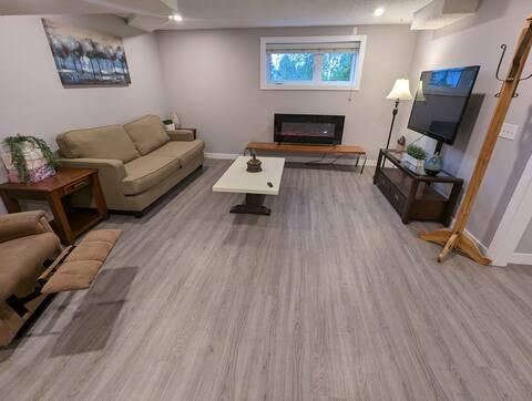 2BR Lower Suite | Shared Fenced Yard