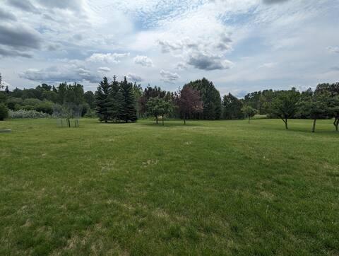 Countryside 2BR Retreat | Mountain Views photo 32